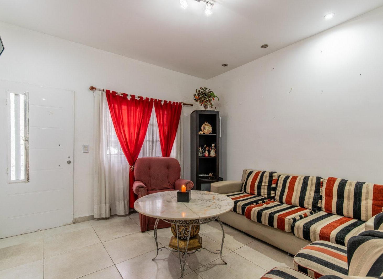 Foto de Venta. PH tipo casa al frente con cochera, balcon terraza y sin, imagen 4