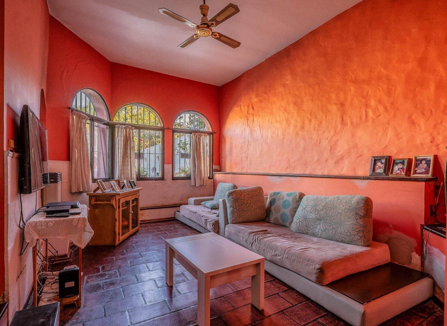 Foto de CASA 5 AMB. PILETA. PARRILLA. DOBLE PARQUE.APTO CREDITO, imagen 3