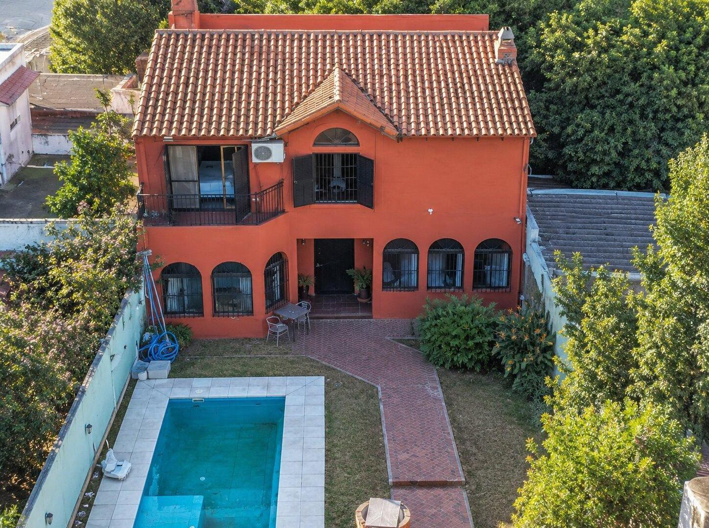 Foto de CASA 5 AMB. PILETA. PARRILLA. DOBLE PARQUE.APTO CREDITO, imagen 2