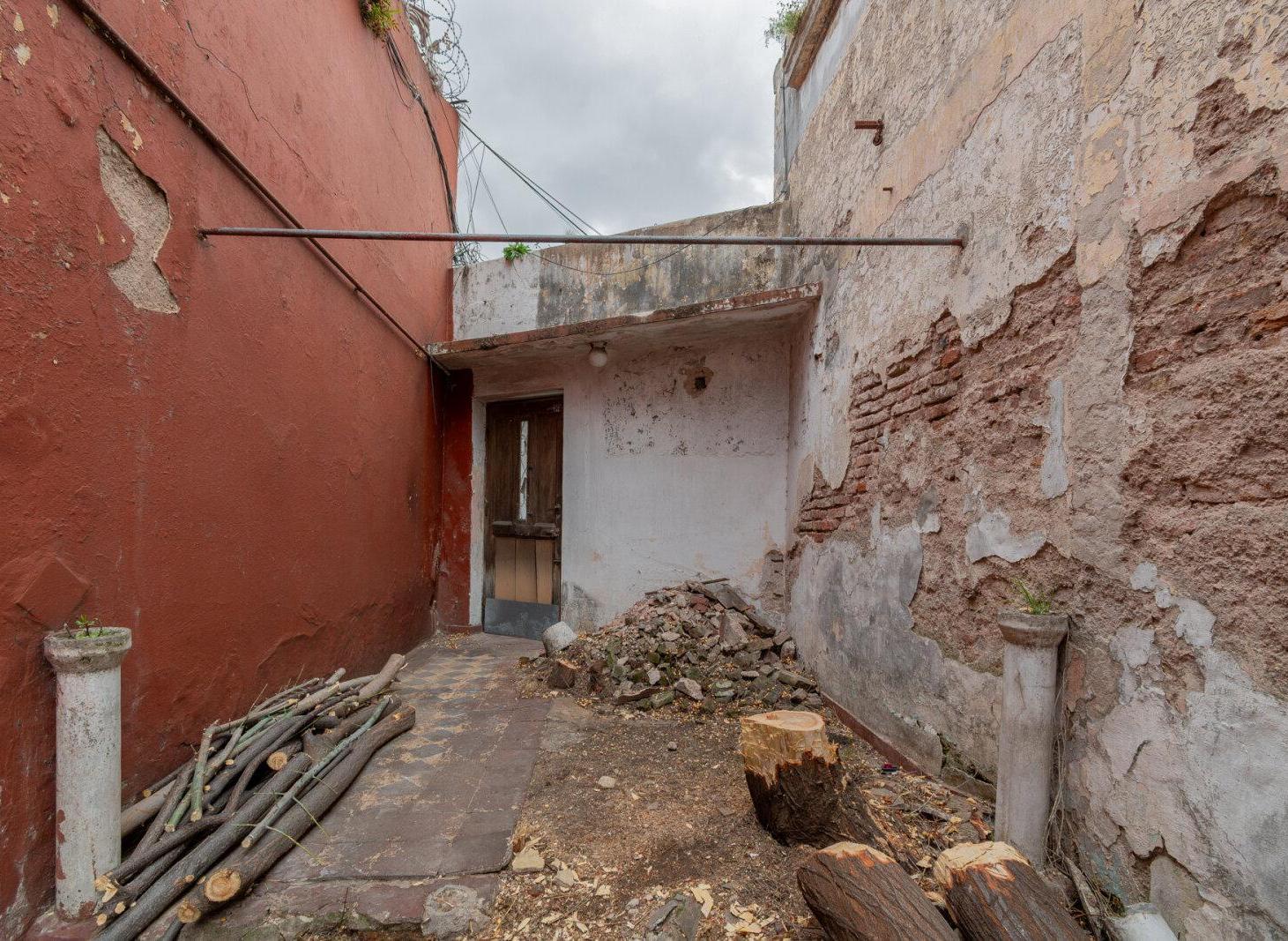 Foto de VENTA LOTE / CASA 3 AMBIENTES. A RECICLAR. PARQUE CHACABUCO., imagen 4