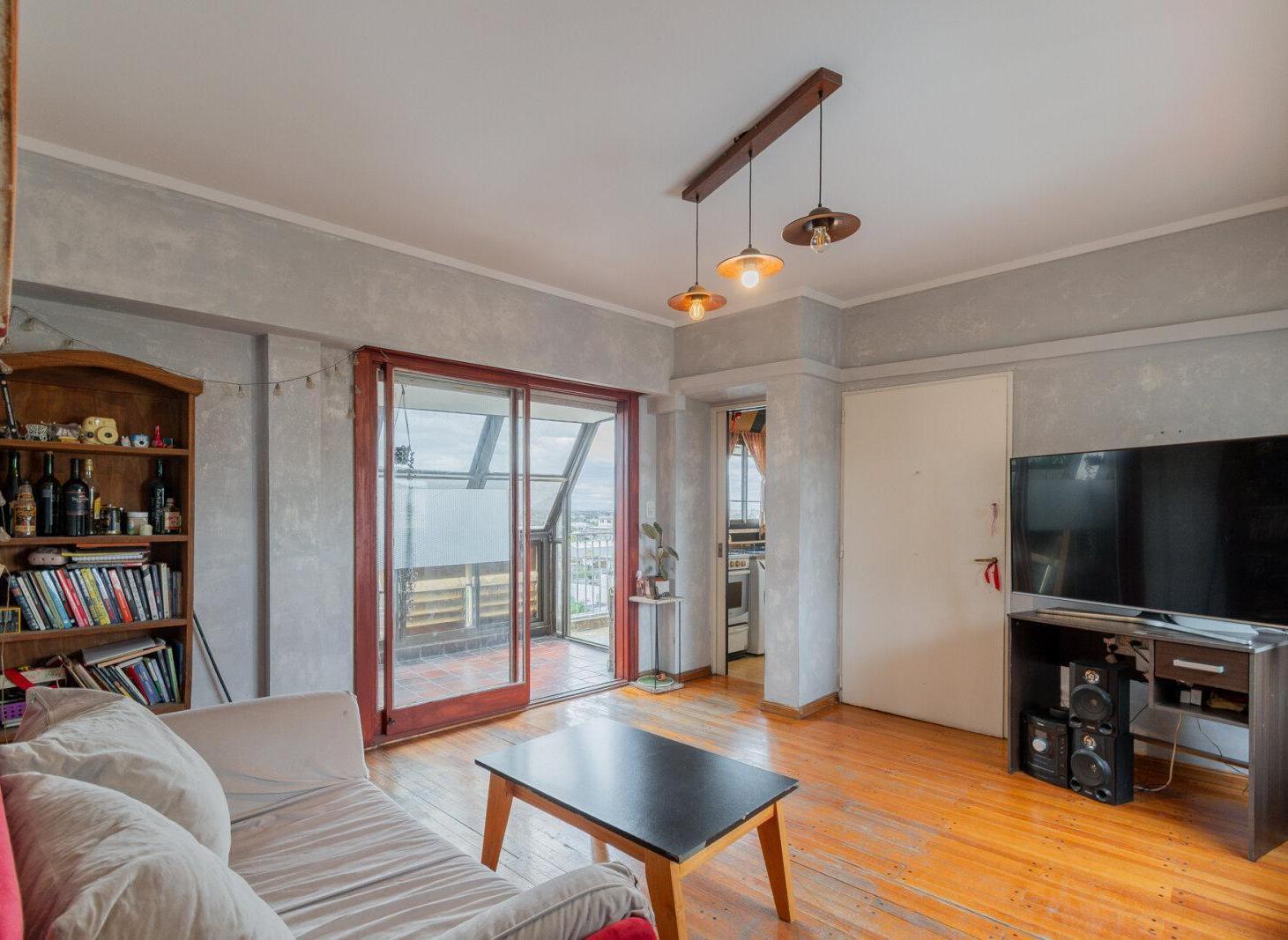 Foto de VENTA. DEPTO. 2 AMBIENTES. DEPENDENCIA. BALCÓN ATERRAZADO. MATADEROS., imagen 1