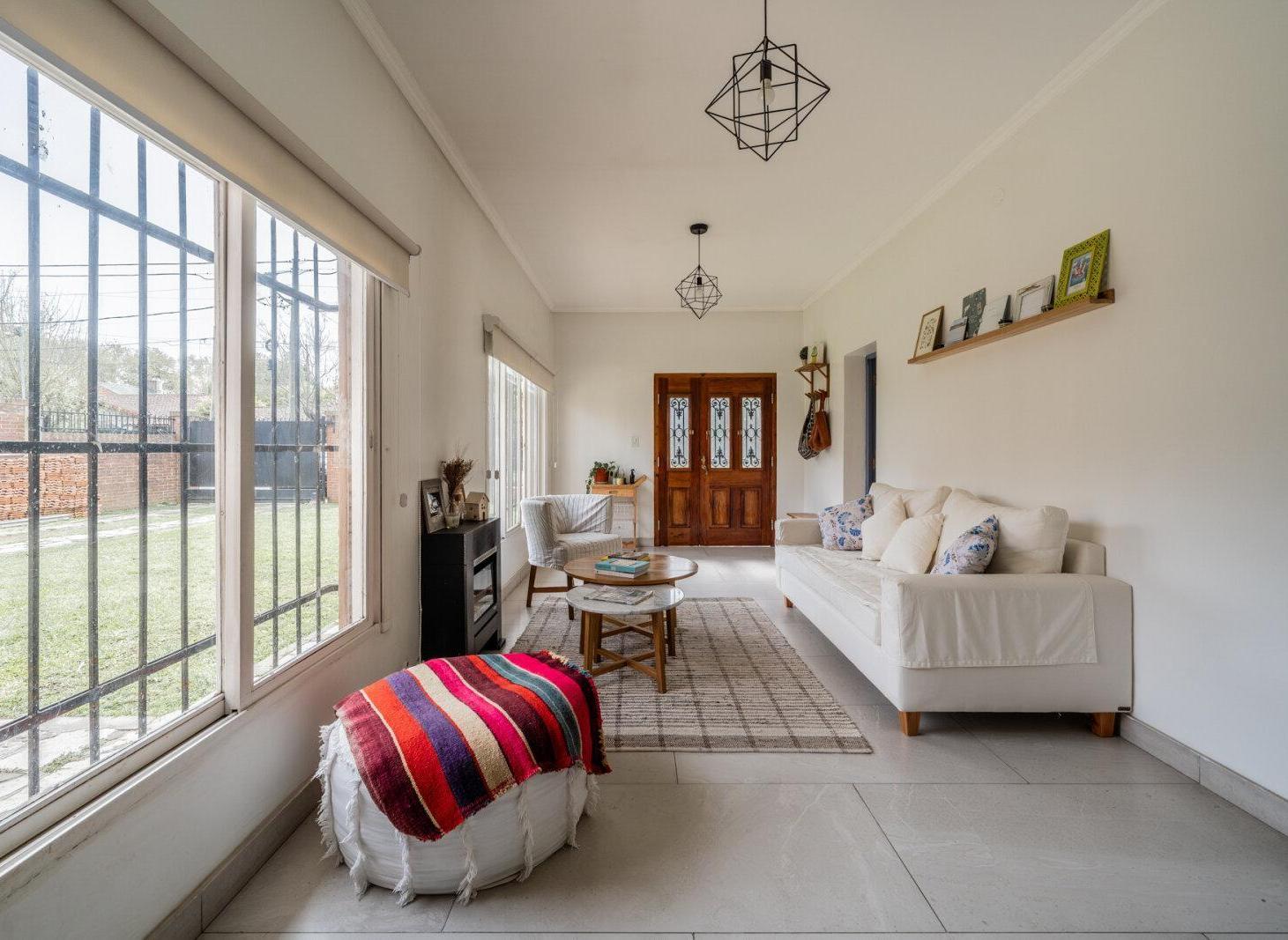 Foto de VENTA. CASA. 5 AMBIENTES. REFACCIONADA. PILETA. LONGCHAMPS., imagen 5