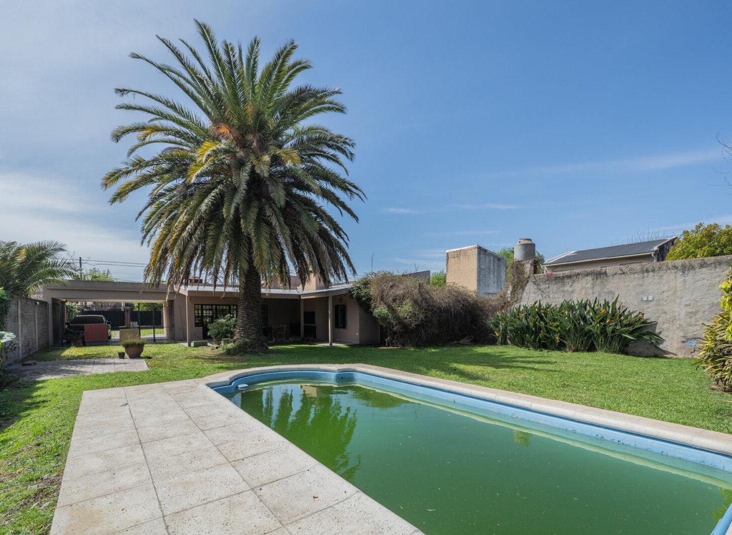 Foto de VENTA. CASA. 5 AMBIENTES. REFACCIONADA. PILETA. LONGCHAMPS., imagen 1