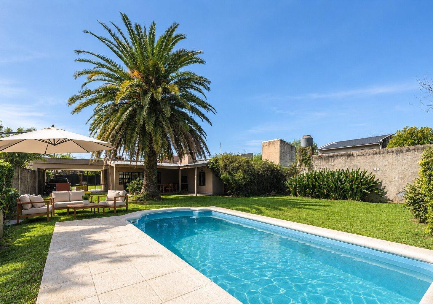 Foto de VENTA. CASA. 5 AMBIENTES. REFACCIONADA. PILETA. LONGCHAMPS., imagen 2