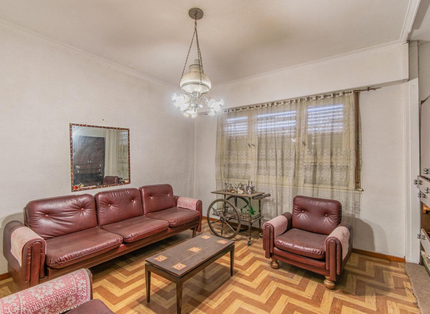 Foto de VENTA. CASA. 4 AMBIENTES. JARDÍN. GALPÓN. COCHERA. QUILMES., imagen 5