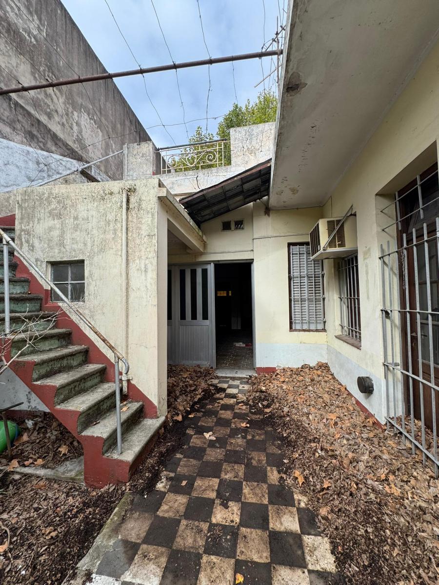 Casa a Refaccionar en Excelente Ubicación 2
