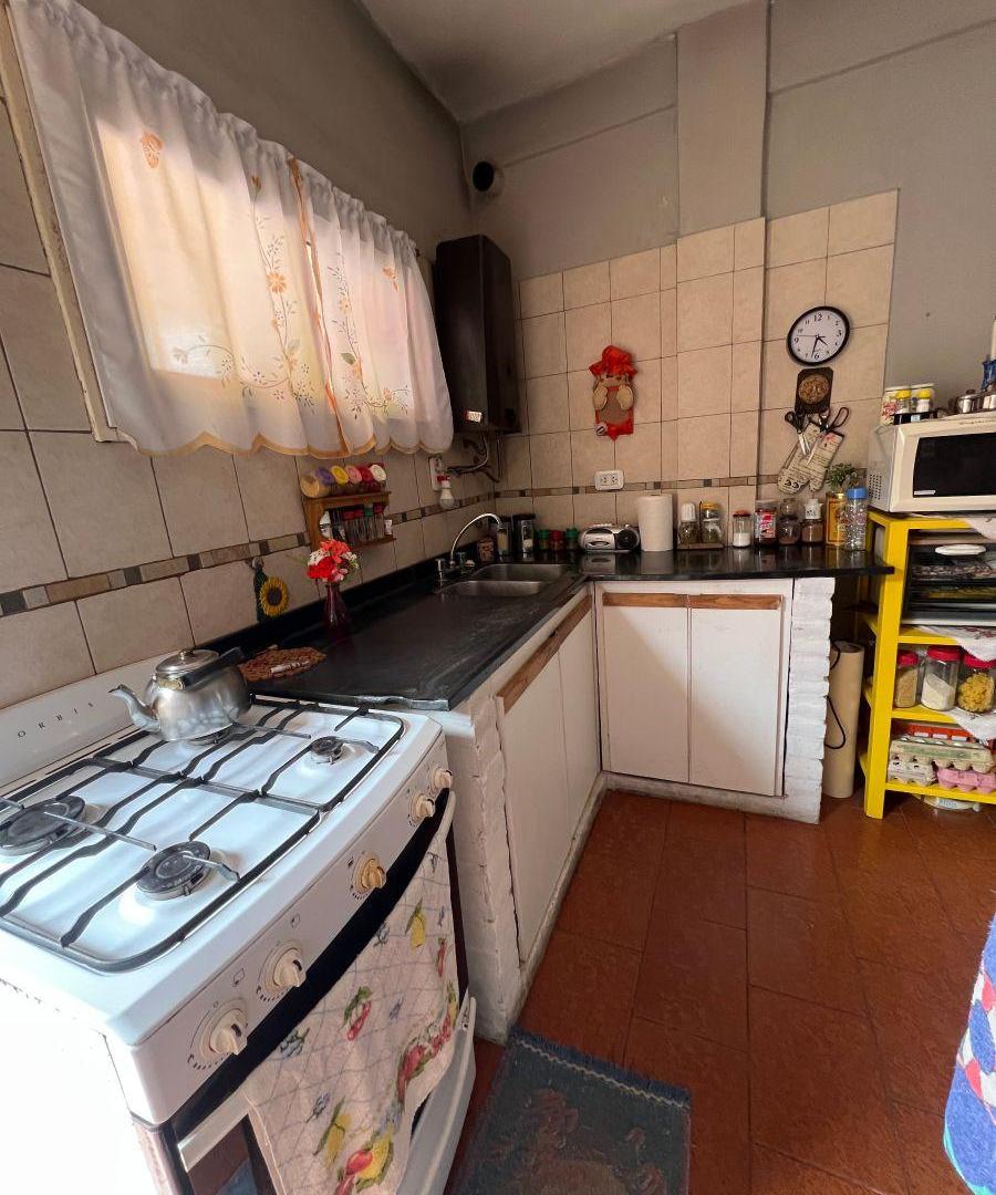 Foto de PH de 214 m² con 2 dormitorios y AMPLIO JARDIN, en venta en Lanús Oeste, imagen 5