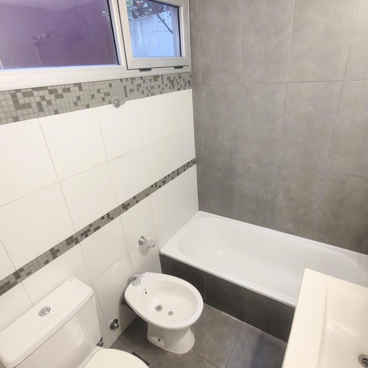 48m - 1 dormitorio - 2 patios - Excelente estado