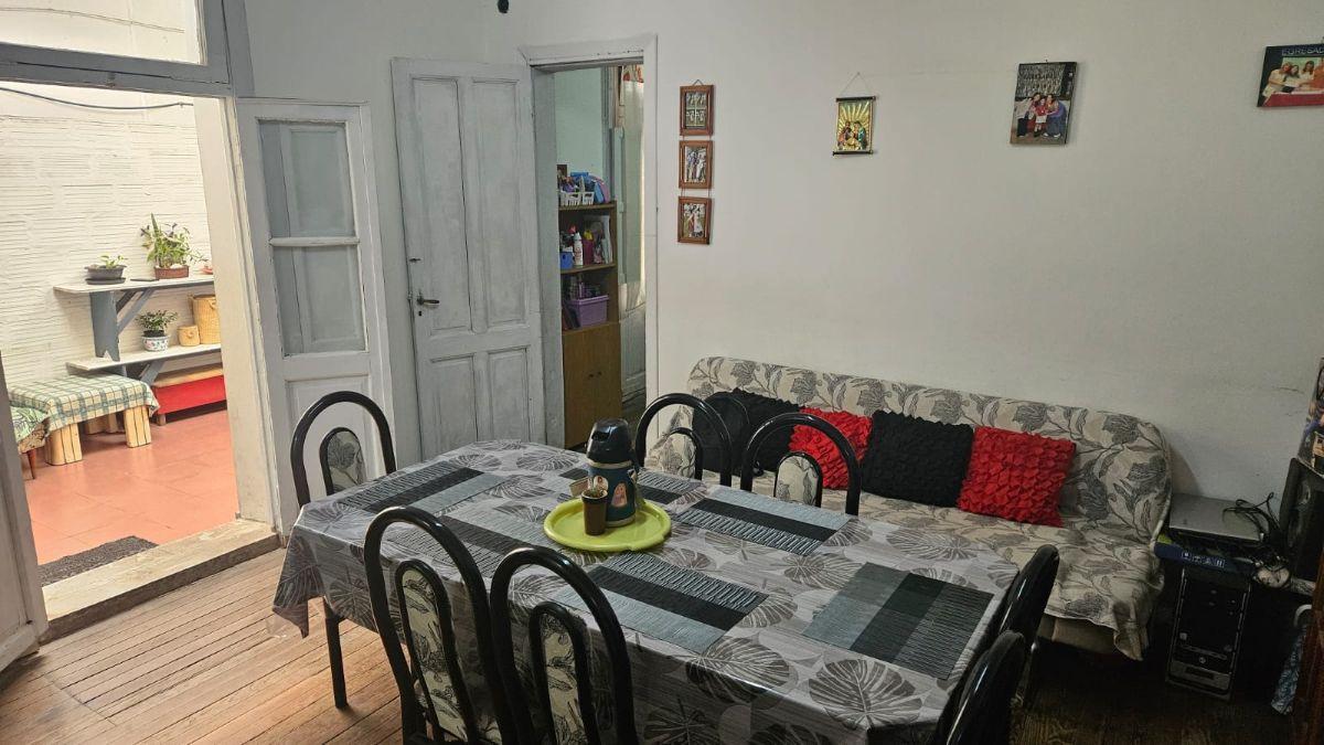 2 departamentos en block - 211m - 77m cubiertos - 4 dormitorios - No paga expensas
