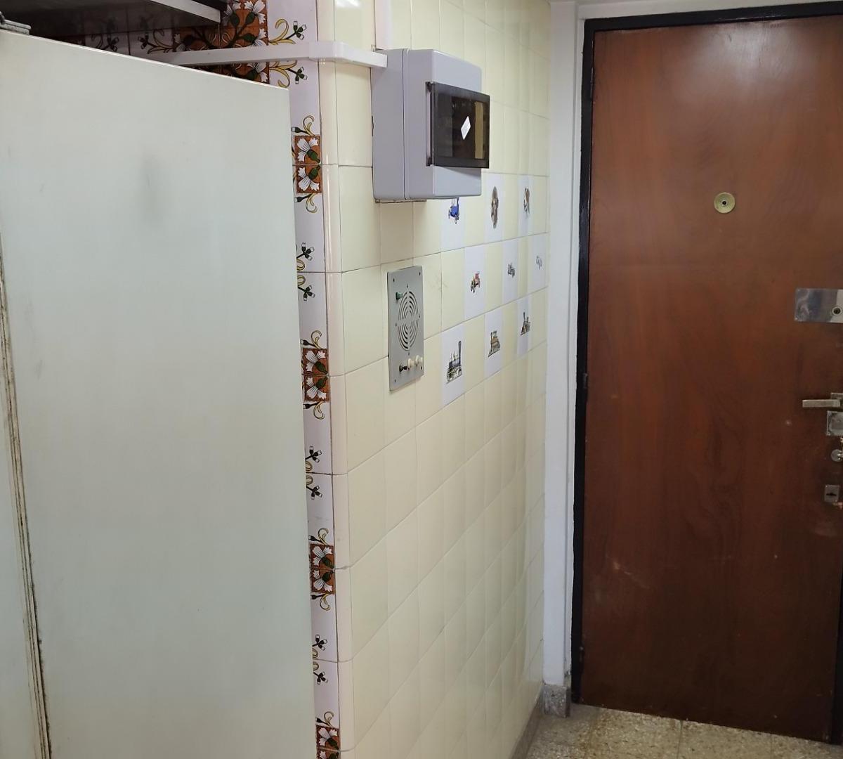 Departamento en Piso Alto a Reciclar con Cochera 3