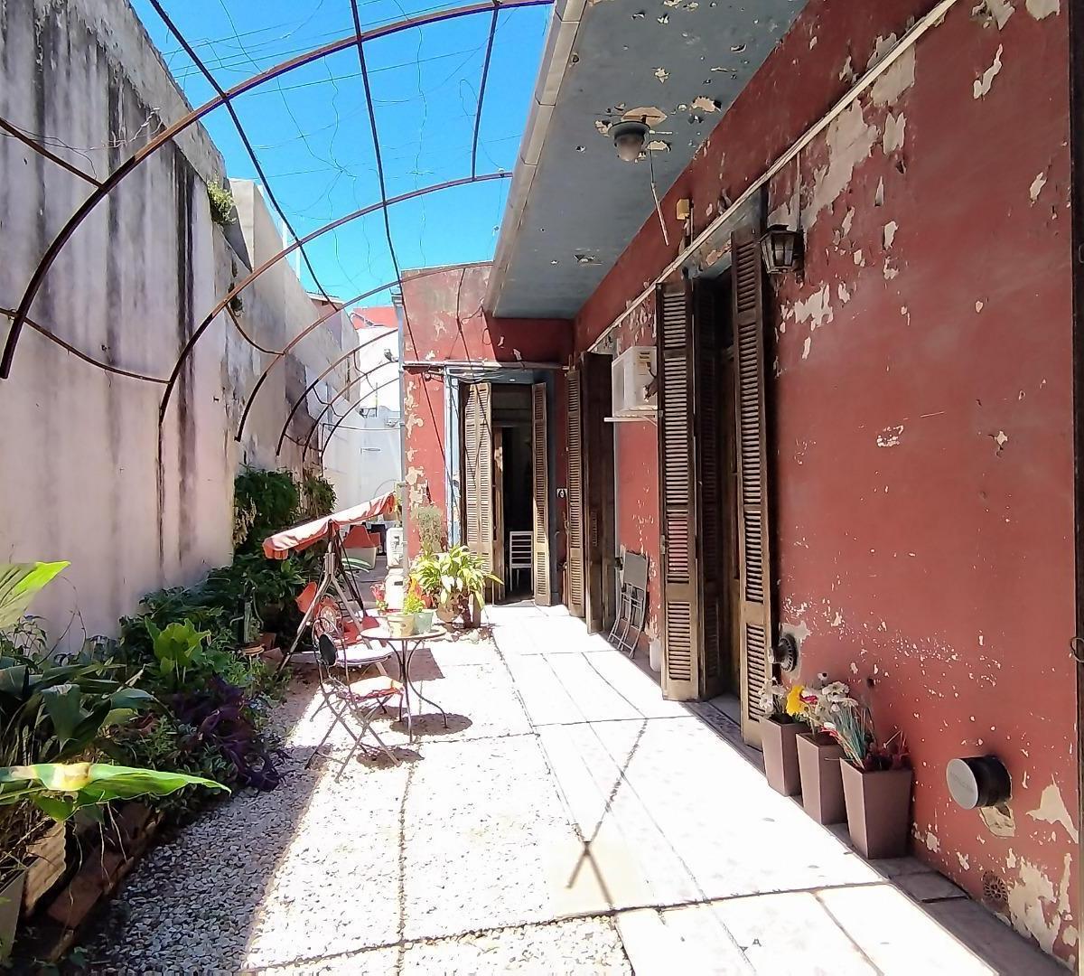 Casa con Patio y Cochera 5