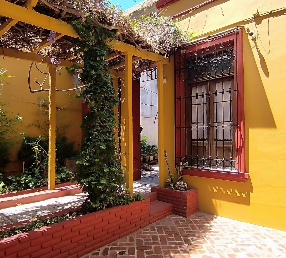 Casa con Patio y Cochera 5