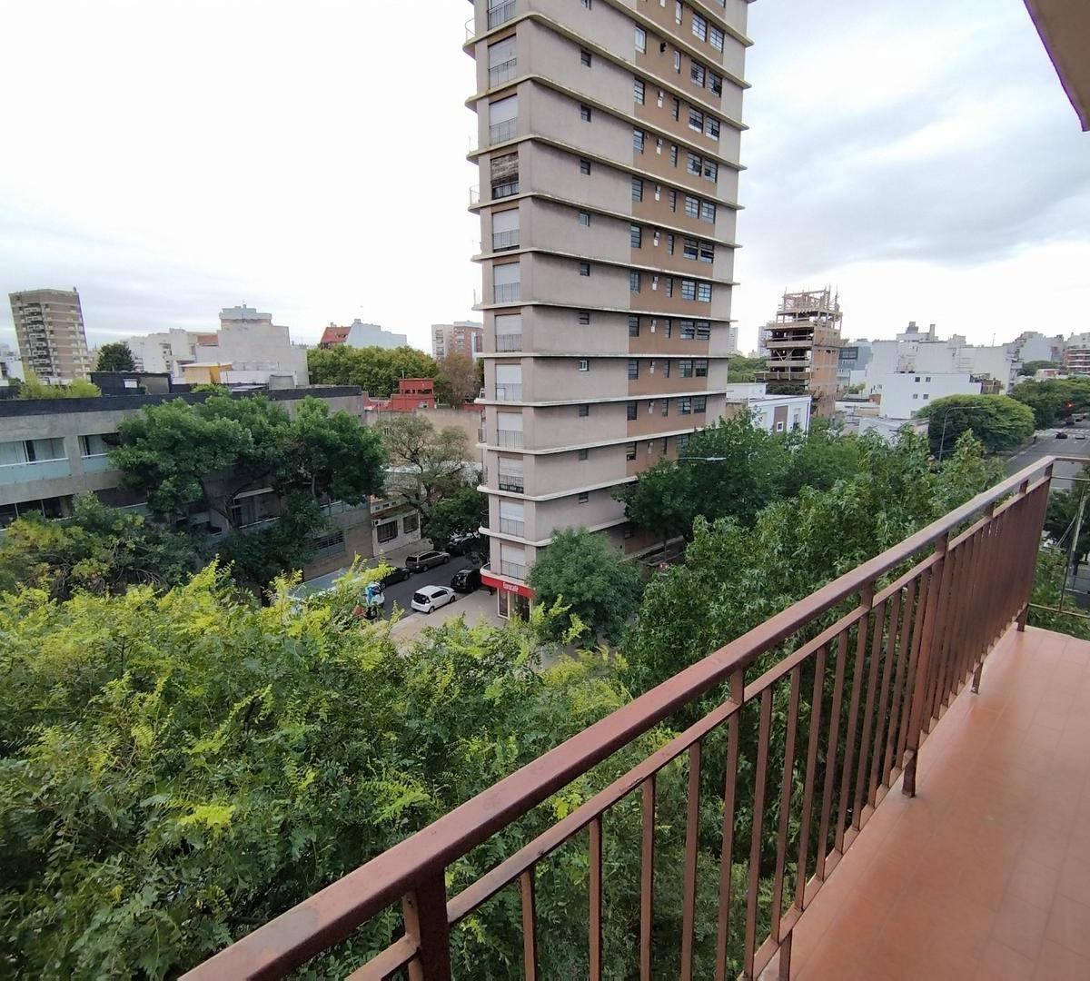 Excelente Piso Súper Luminoso - 3 Dorm + Depend. + Cochera 4