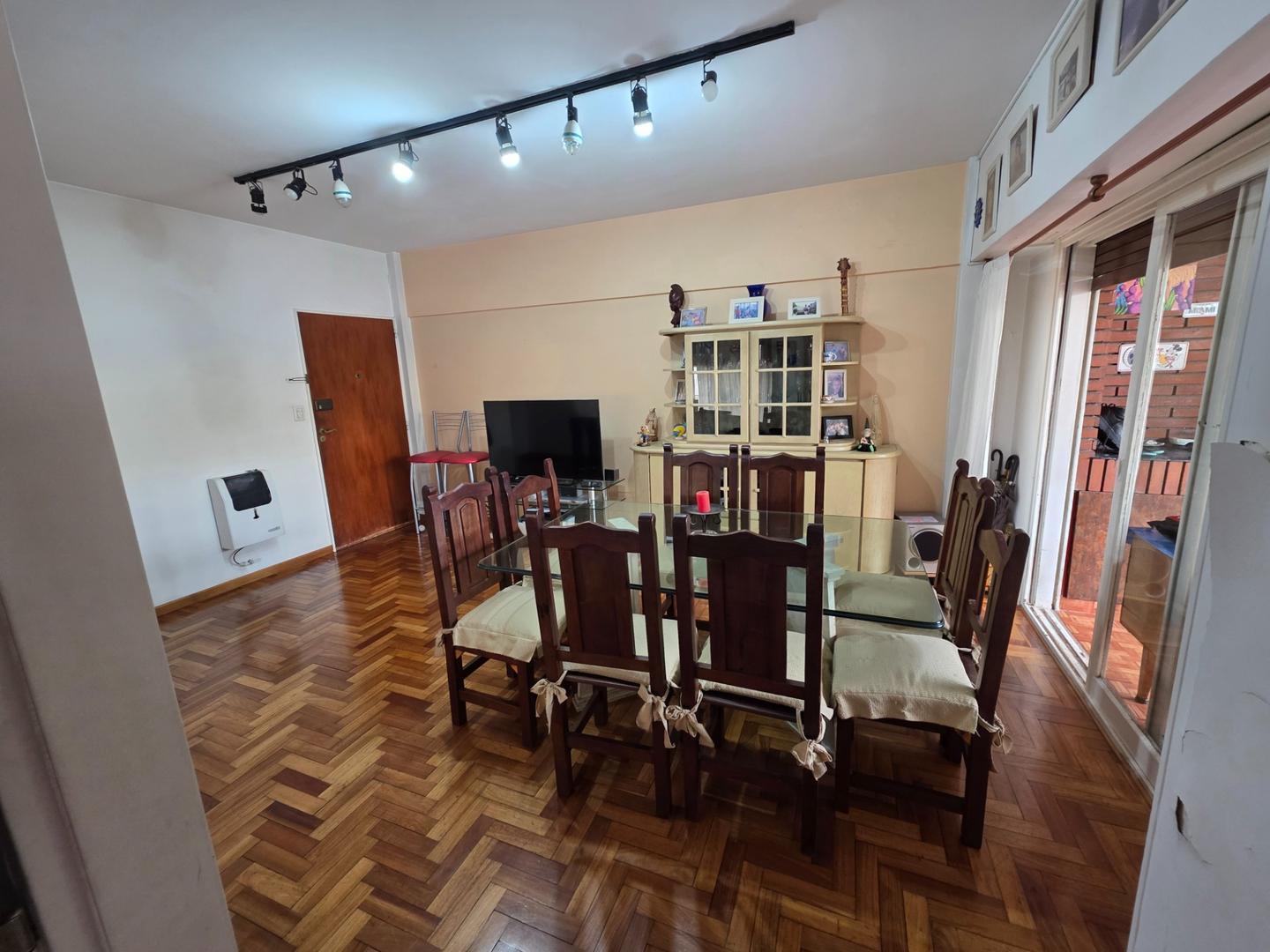 Foto de 6 ambientes c/ quincho, balcón y cochera, imagen 2