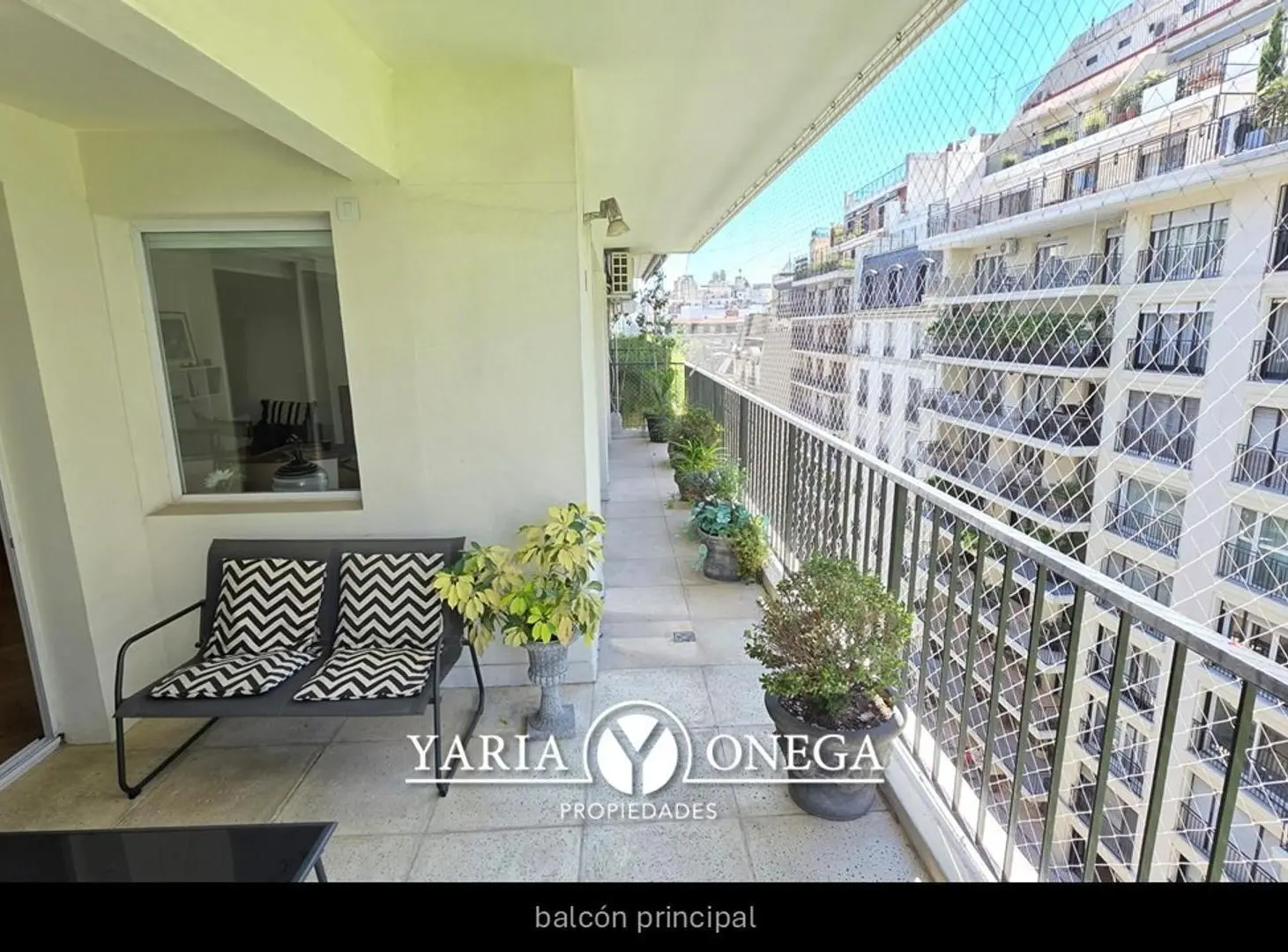 Impecable piso premium con balcón terraza y 2 cocheras 1