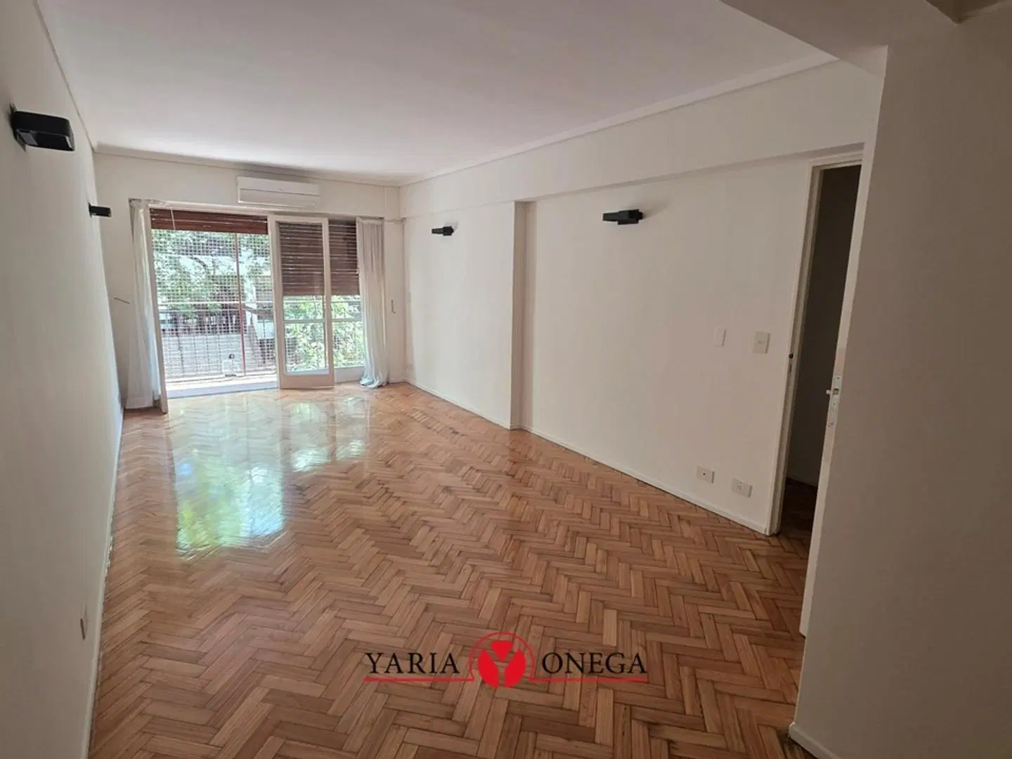 Impecable semipiso - Patio - Balcón - Cochera opcional 3