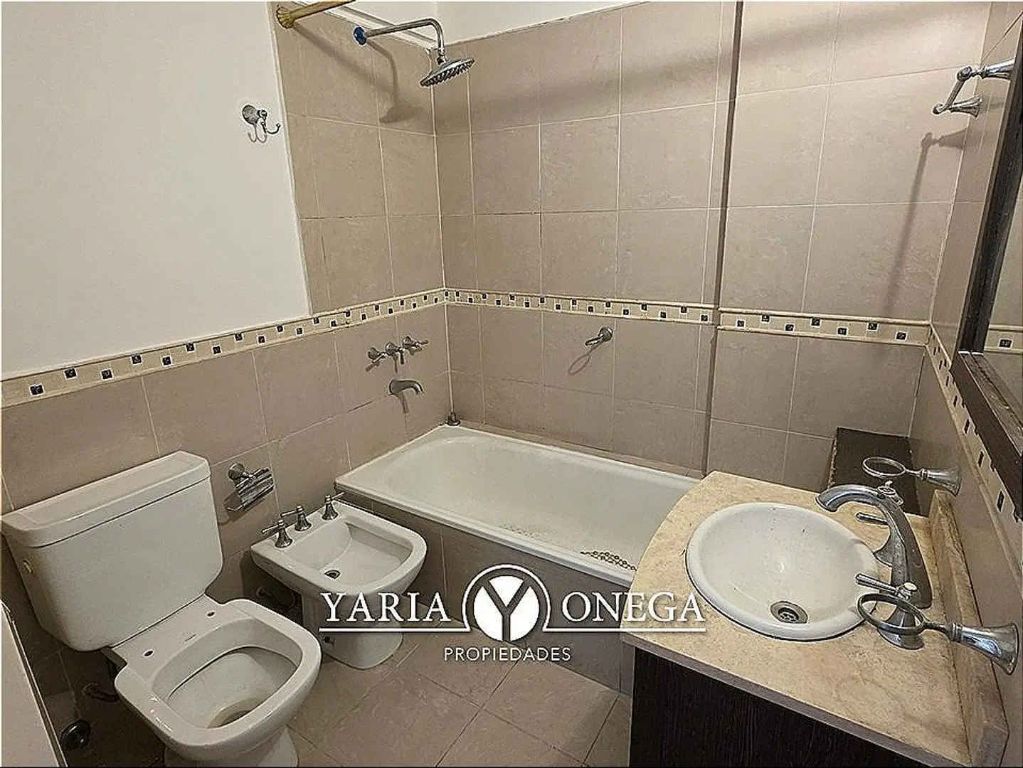 Semipiso alto con cochera y 2 baños, Amenities,Excelente Edo 8