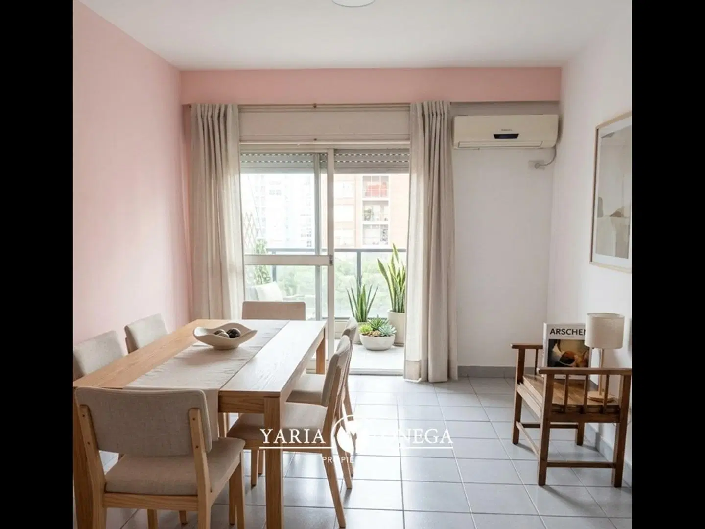 Muy buen departamento con balcón en complejo 1