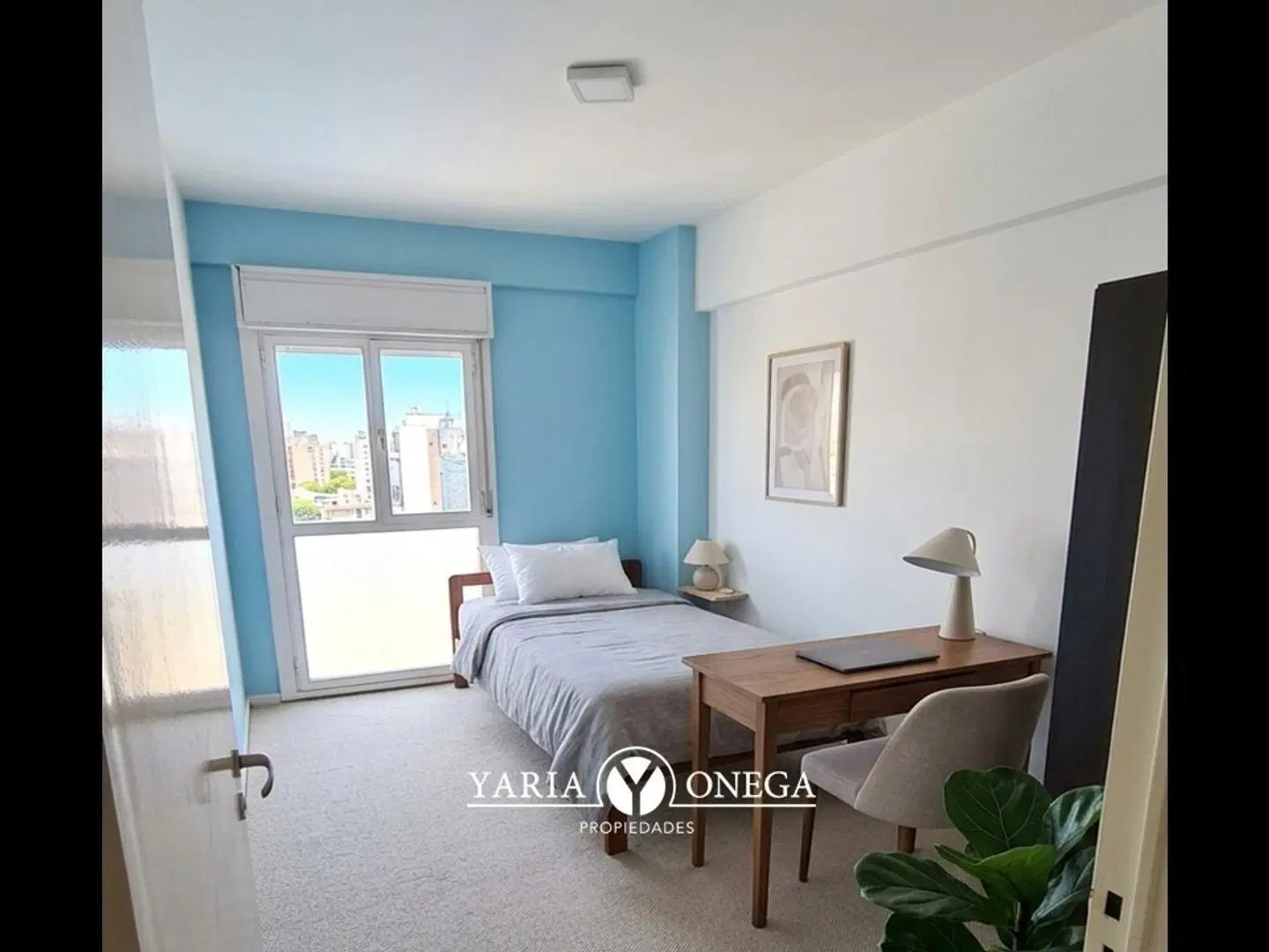 Muy buen departamento con balcón en complejo 5