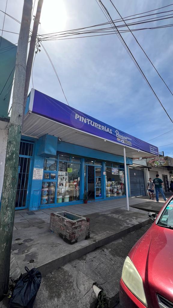 Amplio Local en Excelente Zona Comercial con Fondo Libre, Escucha Ofertas! 5