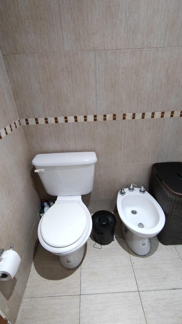 HERMOSO DEPARTAMENTO TRES AMB. EN VENTA CON COCHERA CUBIERTA