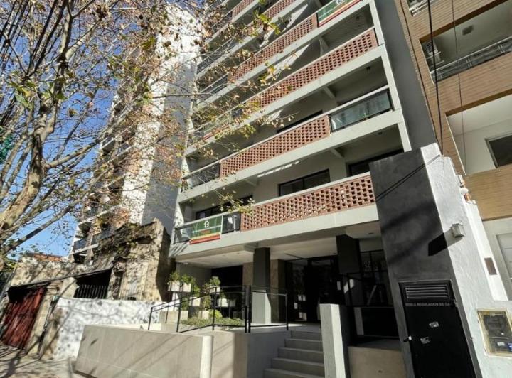 MONOAMBIENTE AL FRENTE CON BALCON 3°B 2