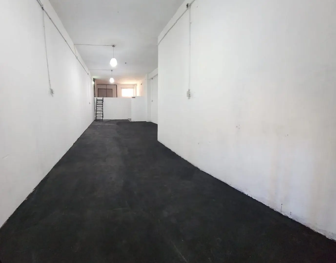 Local estratégico en zona comercial 4