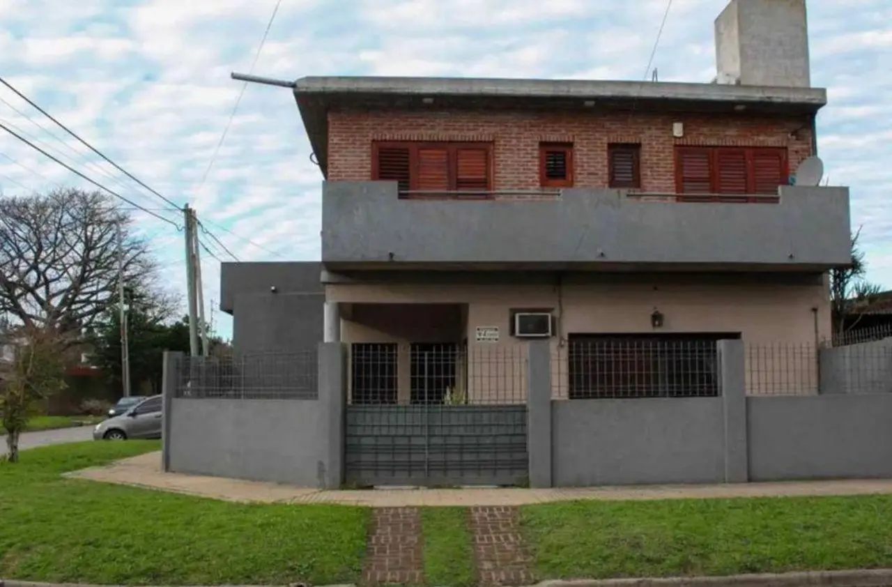 Casa de cuatro ambientes en Burzaco 1
