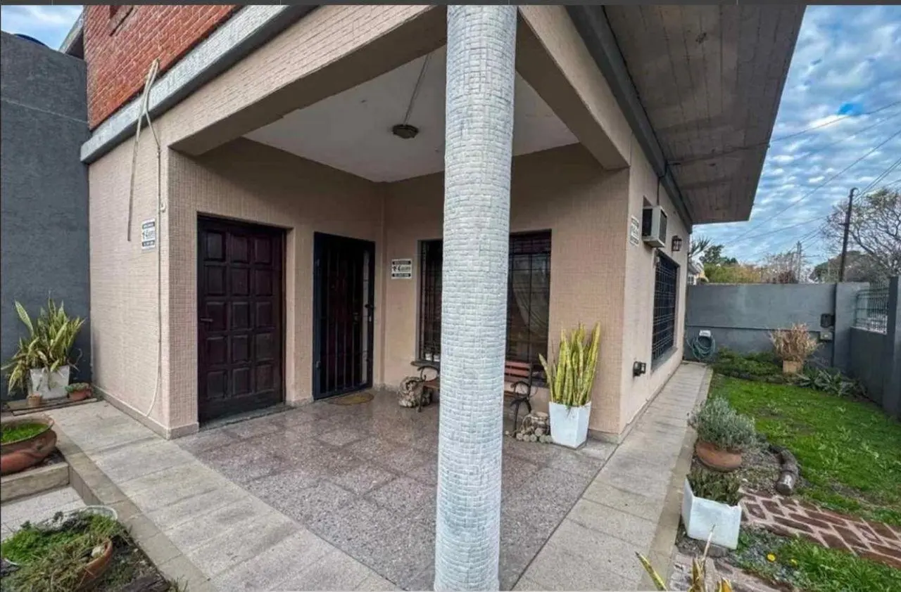 Casa de cuatro ambientes en Burzaco 5