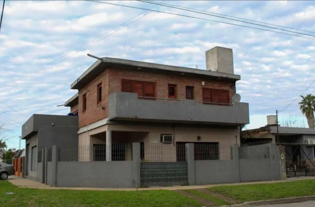 Casa de cuatro ambientes en Burzaco 2