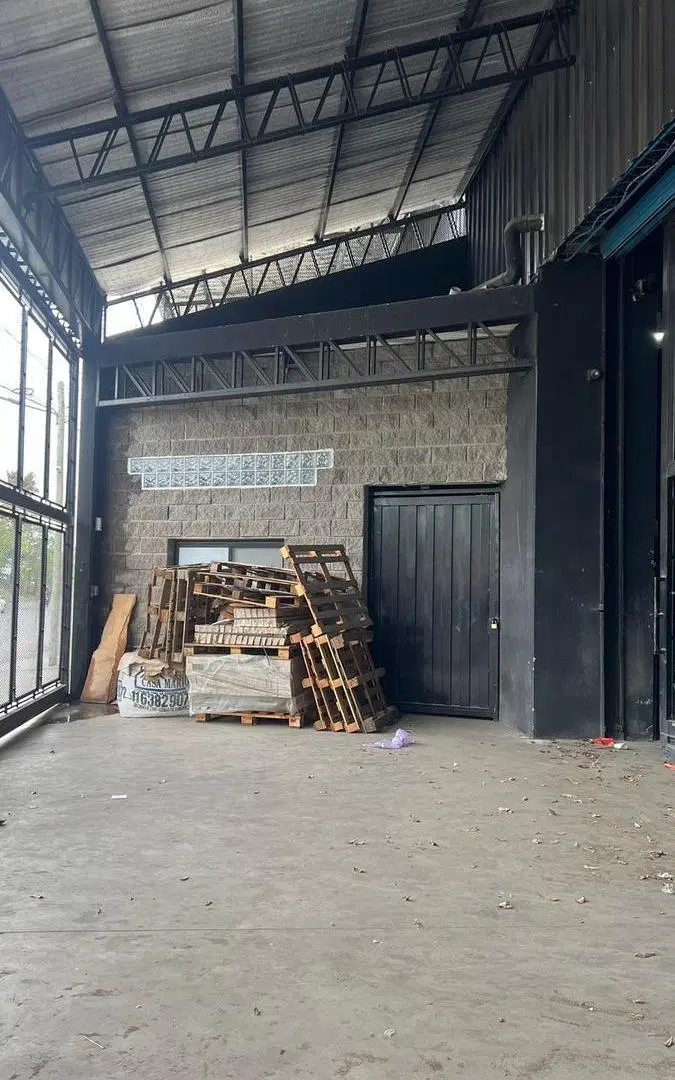 Galpón de dos naves estratégico 4