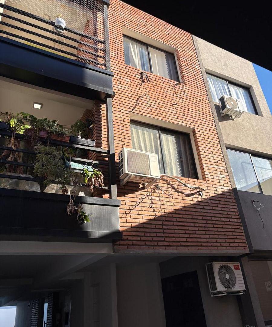 Departamento monoambiente con terraza privada y baulera, en Banfield Este