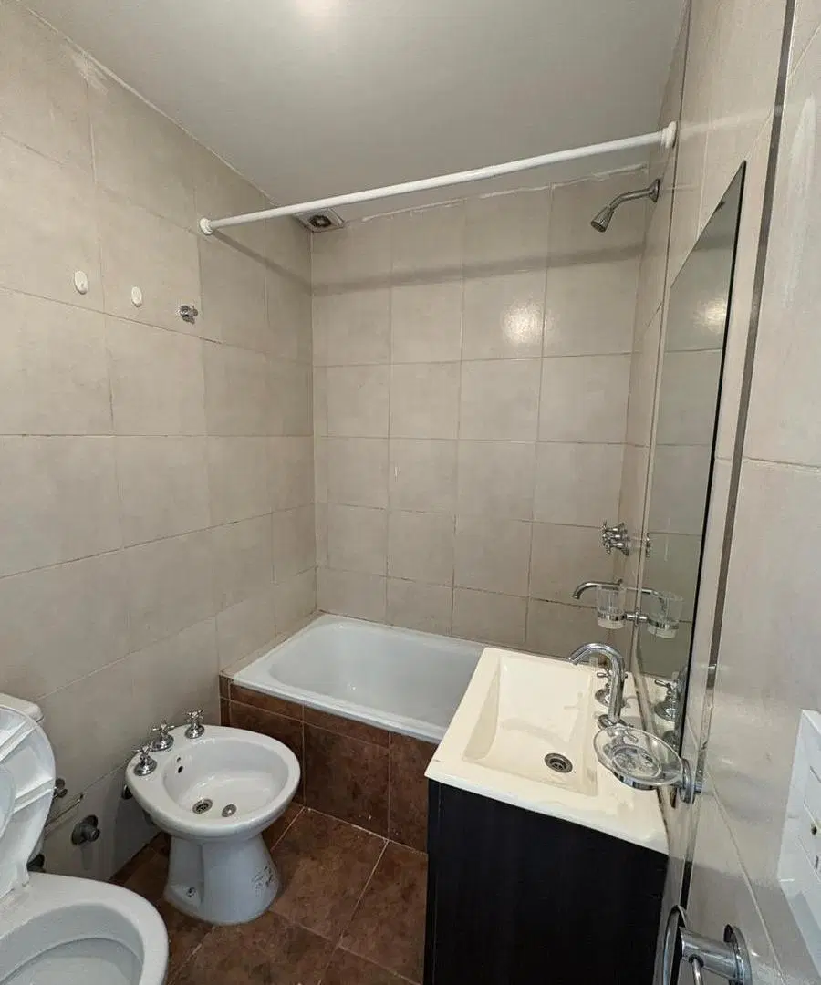 Departamento monoambiente con terraza privada y baulera, en Banfield Este 4