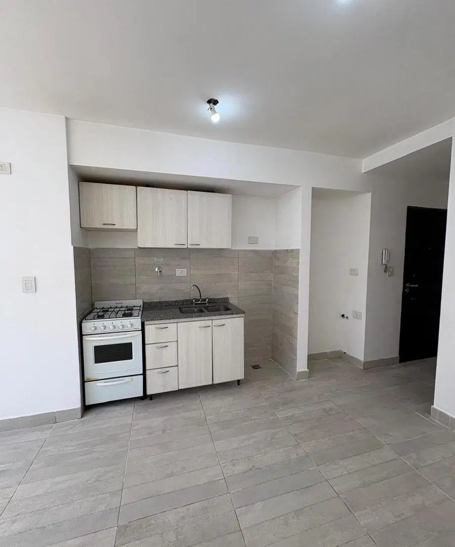 Departamento monoambiente con terraza privada y baulera, en Banfield Este 5