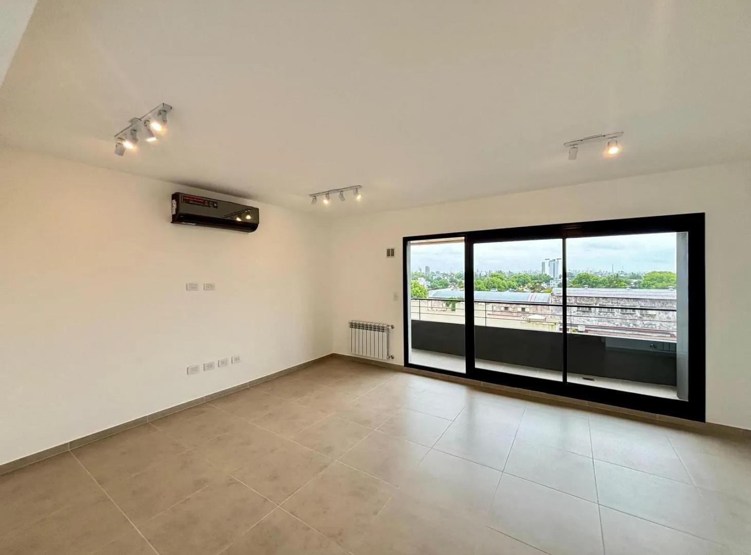 Departamento de tres ambientes piso entero