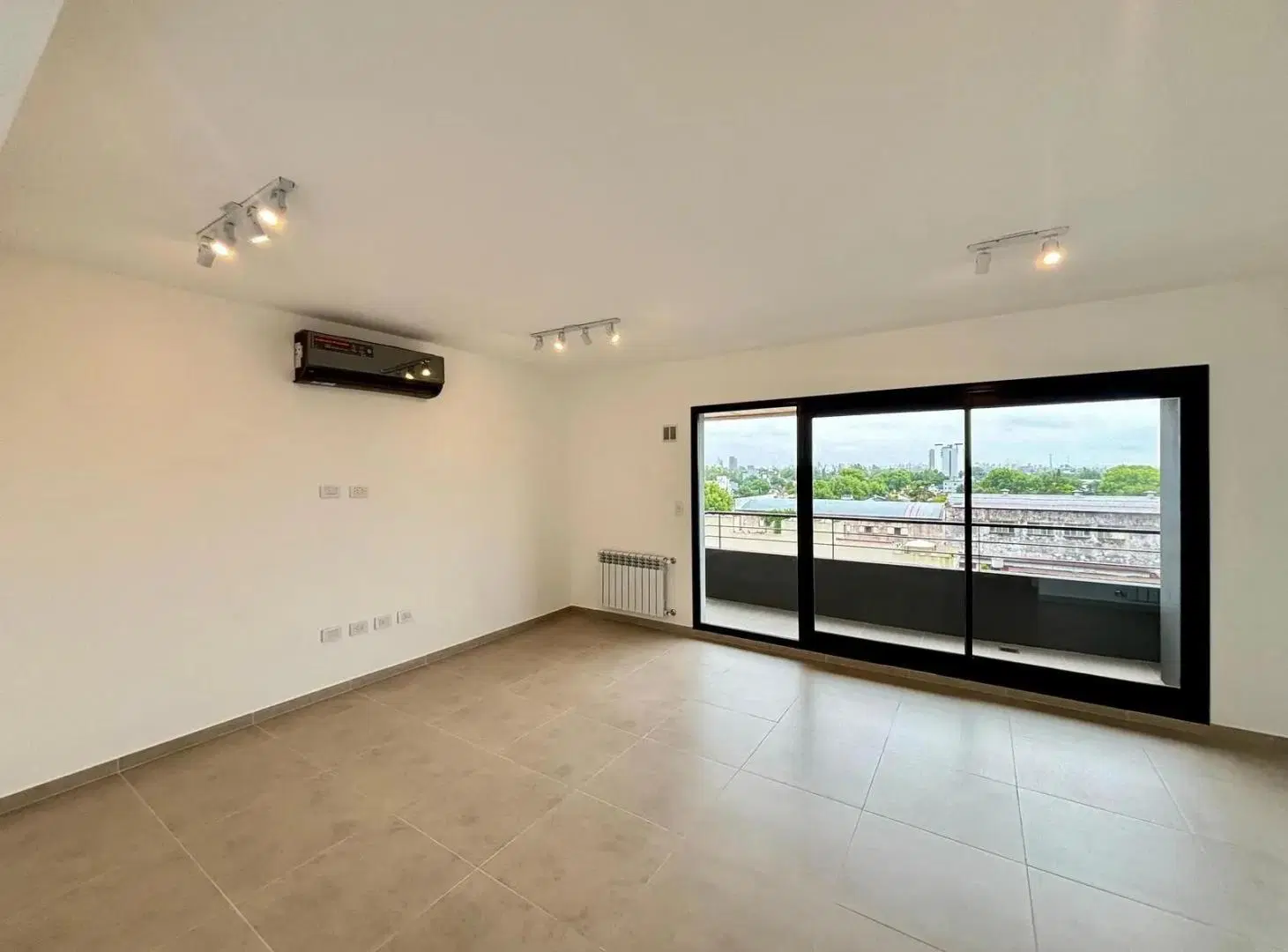 Departamento de tres ambientes piso entero 2