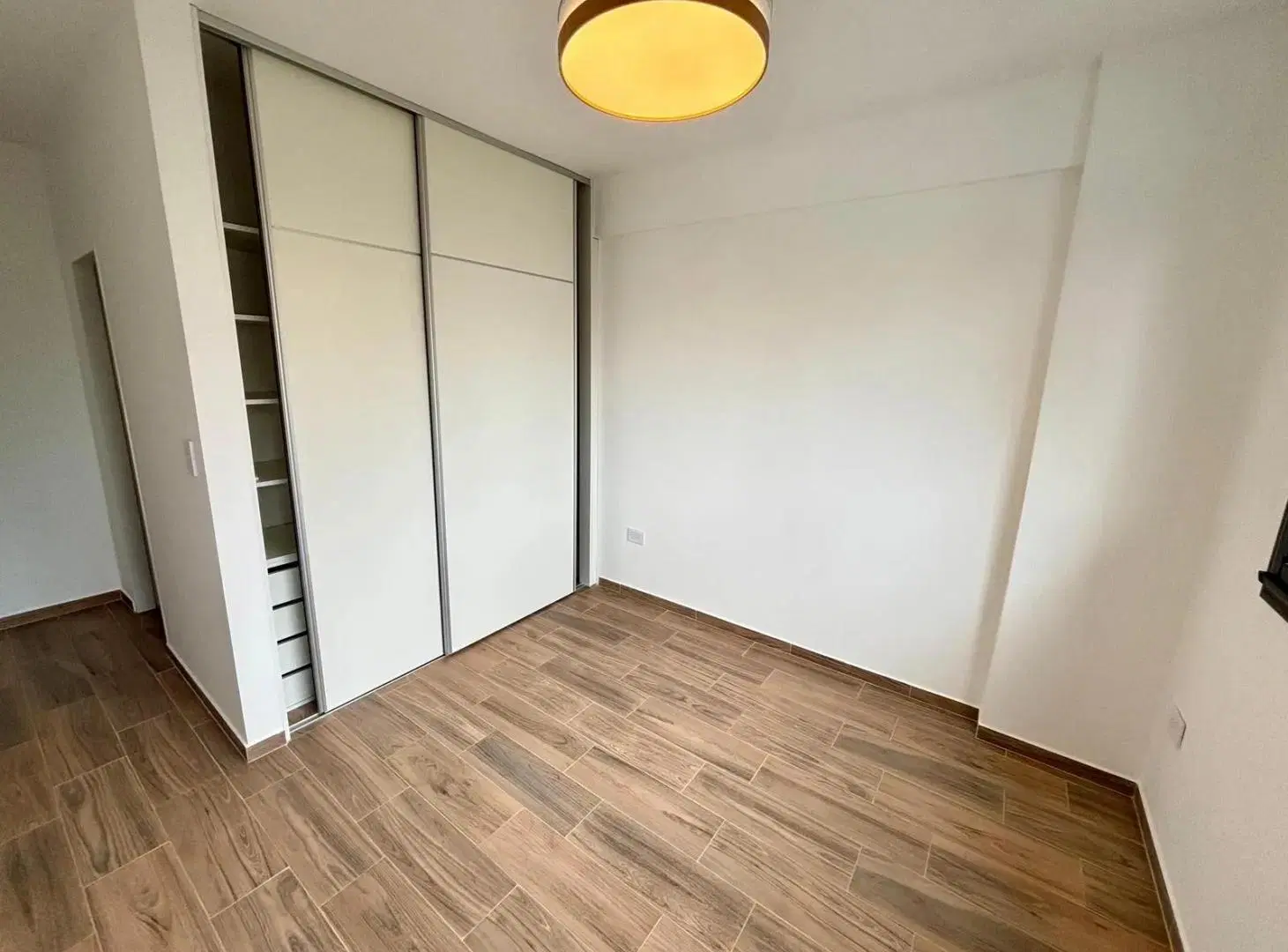 Departamento de tres ambientes piso entero 1