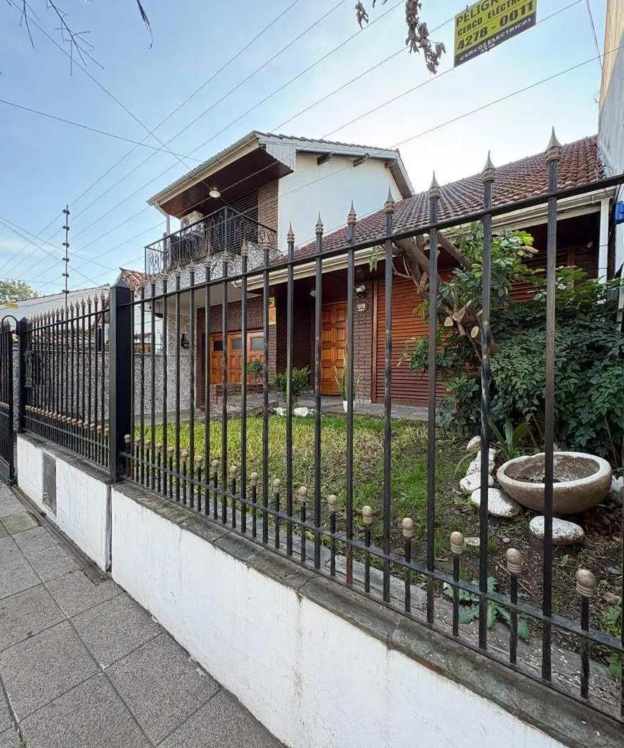 CHALET 4 AMBIENTES BANFIELD ESTE 1