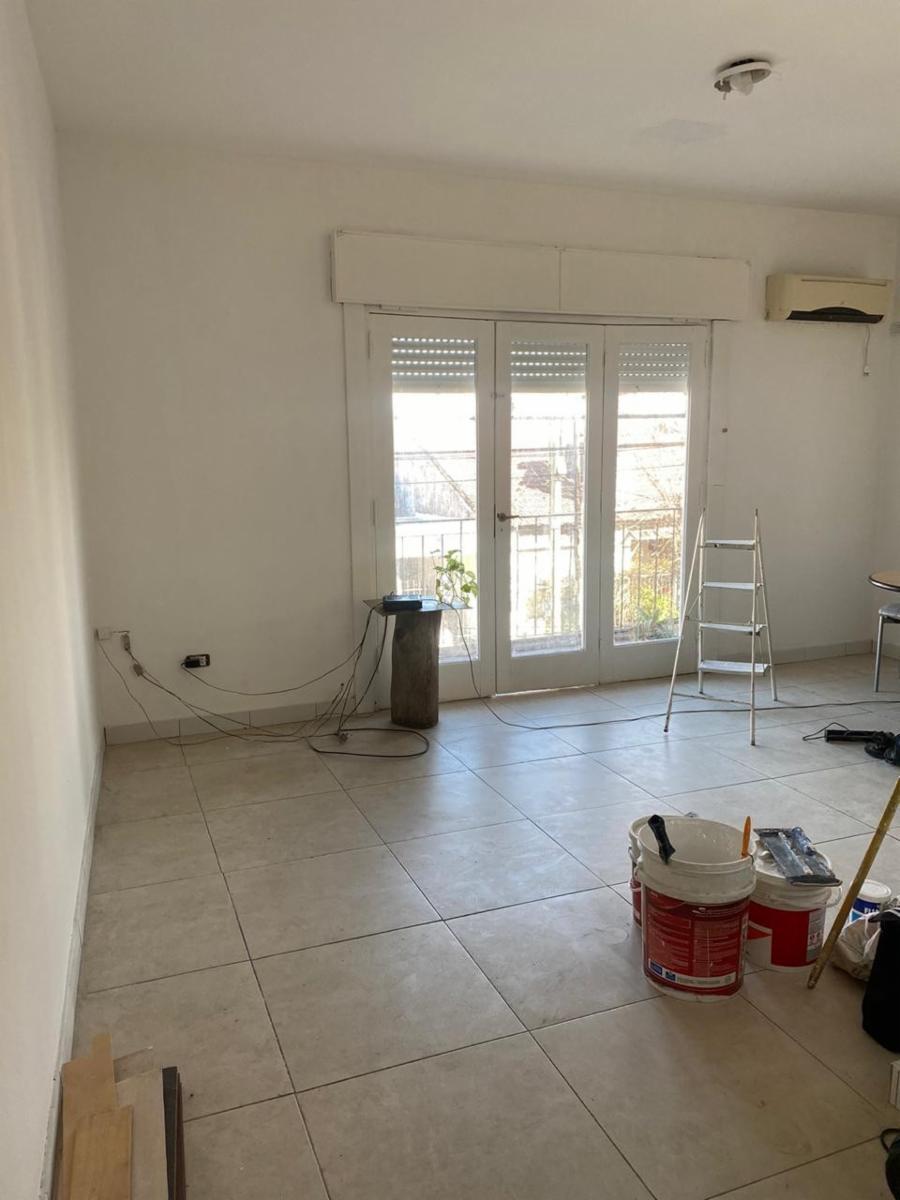 Departamento 3 Amb en Primer Piso Al Frente por Escalera 3