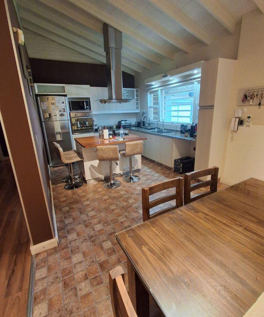 Foto de RAMOS MEJIA LIMITE CON HAEDO, CHALET 4 AMB (SUITE Y VEST) CON PARQUE, imagen 3