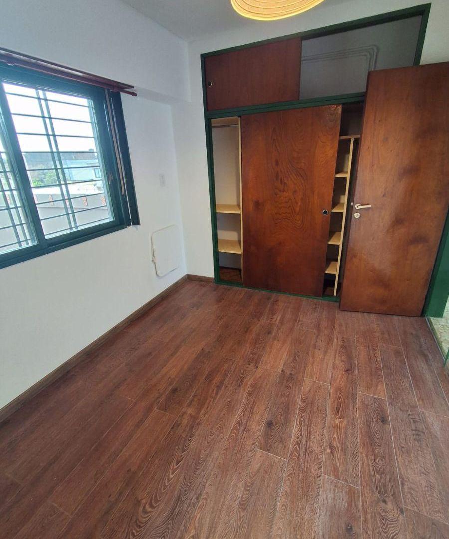Foto de RAMOS MEJIA LIMITE CON LUZURIAGA PH 3 AMB CON PATIO, imagen 4