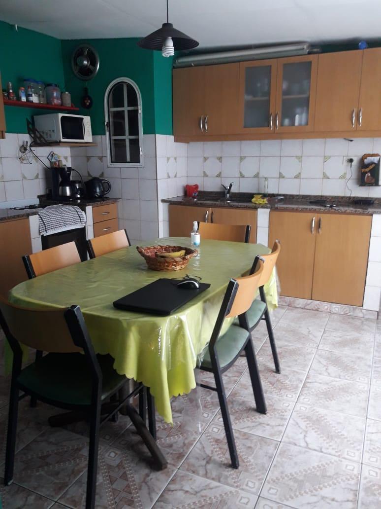 Foto de Casa de 6 amb. NUEVO PRECIO. Lote 8,66x23 con cochera para varios autos., imagen 4