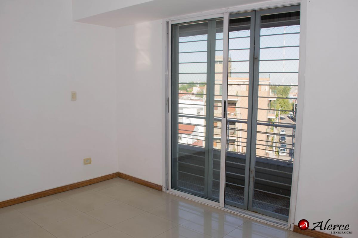 EXCELENTE DEPTO 2 AMBIENTES 4 PISO A. FRENTE CON BALCON. SUPER LUMINOSO.