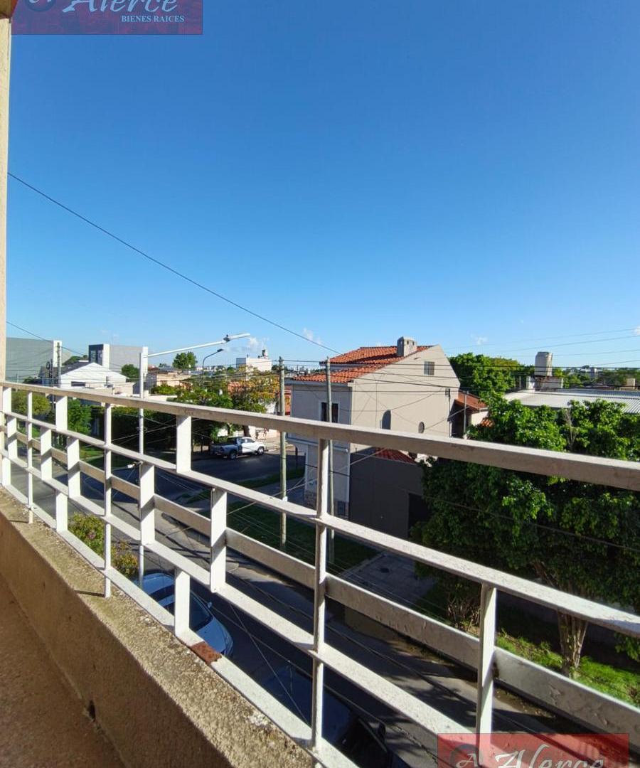 3 AMBIENTES AL FRENTE EN LANÚS CON BALCON