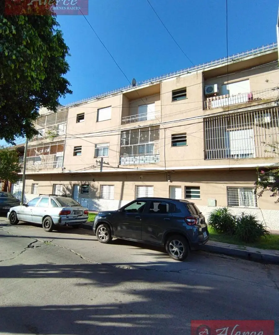 3 AMBIENTES AL FRENTE EN LANÚS CON BALCON 5
