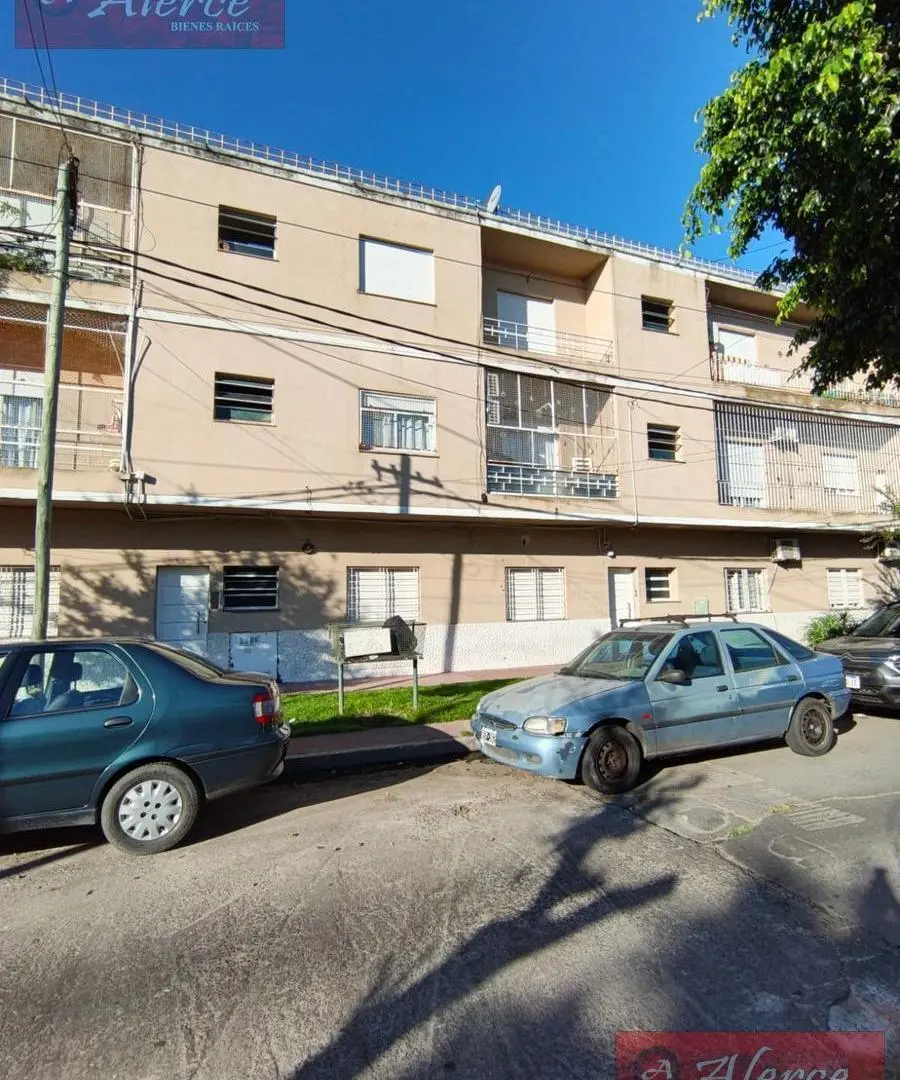 3 AMBIENTES AL FRENTE EN LANÚS CON BALCON 4
