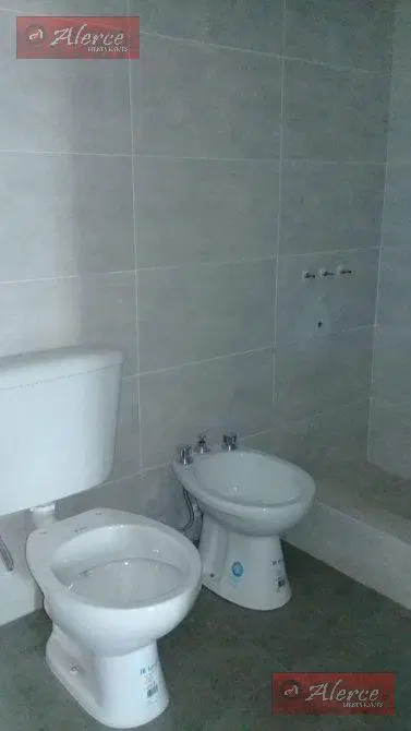 MONOAMBIENTE 1ER PISO AL FRENTE CON BALCON APTO PROFESIONAL 3