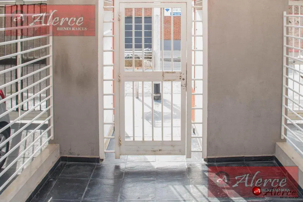 MONOAMBIENTE 1ER PISO AL FRENTE CON BALCON APTO PROFESIONAL 5