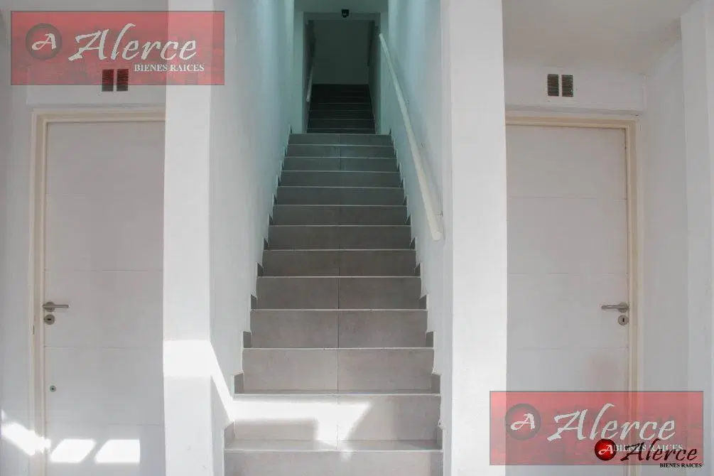 MONOAMBIENTE 1ER PISO AL FRENTE CON BALCON APTO PROFESIONAL 2