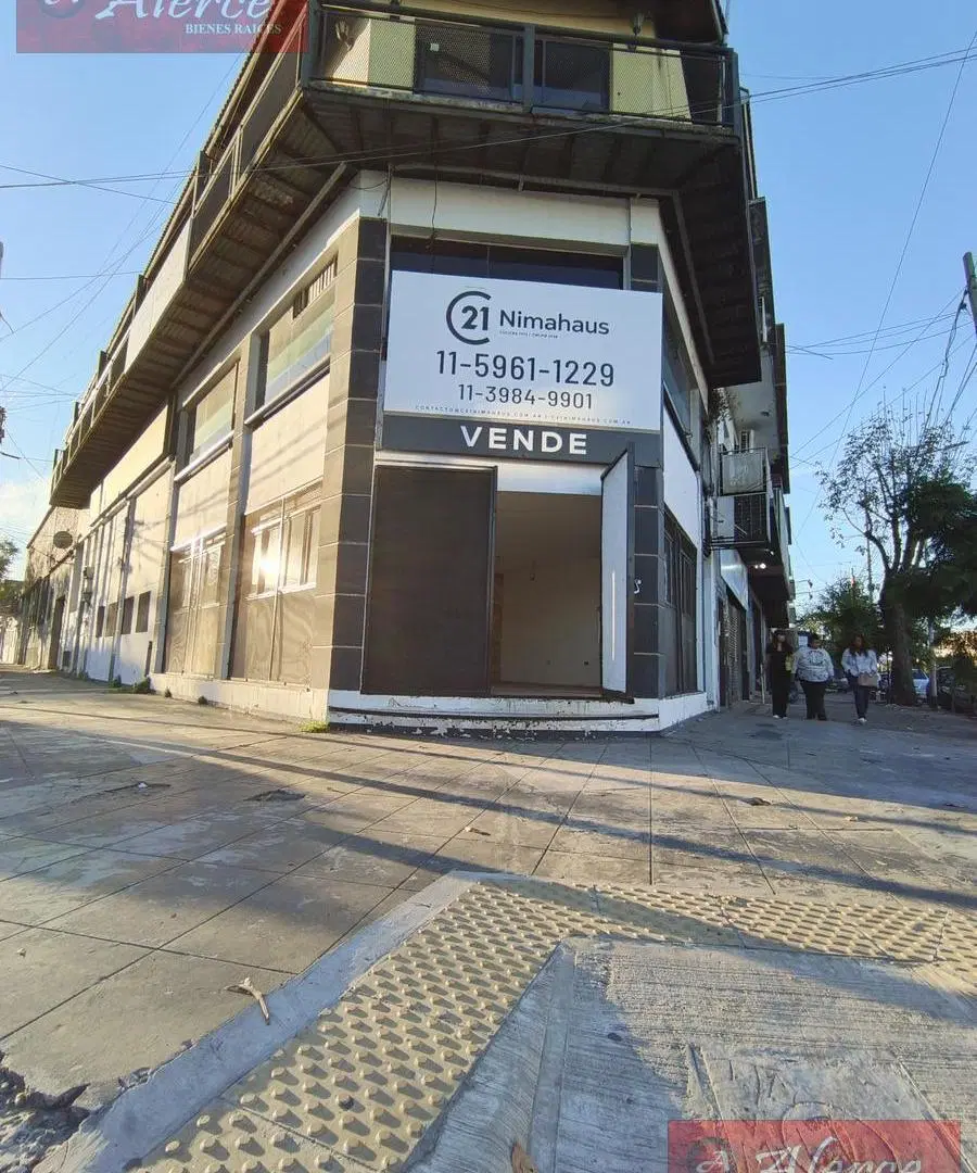 LOCAL 250M2 H. YRIGOYEN Y GALICIA 3